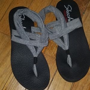 Sketchers Yoga Foam sandals